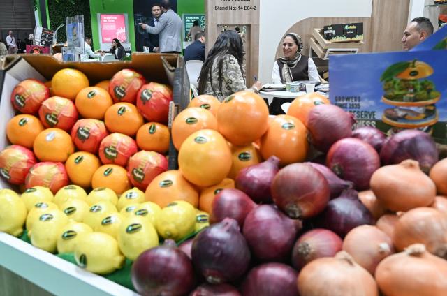(261006) -- MADRID, Oct. 6, 2026 (Xinhua) -- People gather at the IFEMA Madrid convention center for commercial negotiations at Fruit Attraction in Madrid, Spain, Oct. 6, 2026. Fruit Attraction is scheduled to take place from Oct. 6 to Oct. 8 in Madrid. (Xinhua/Cheng Min)
