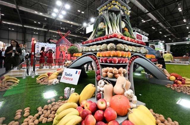 (261006) -- MADRID, Oct. 6, 2026 (Xinhua) -- People gather before the stand of France at the IFEMA Madrid convention center for commercial negotiations at Fruit Attraction in Madrid, Spain, Oct. 6, 2026. Fruit Attraction is scheduled to take place from Oct. 6 to Oct. 8 in Madrid. (Xinhua/Cheng Min)