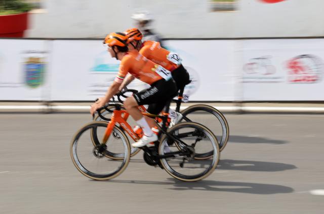 (261007) -- ALGIERS, Oct. 7, 2026 (Xinhua) -- Cyclists compete during the second stage of the 19th Algiers International Cycling Grand Prix in Algiers, Algeria, on Oct. 6, 2026. (Photo by Billel Bensalem/Xinhua)