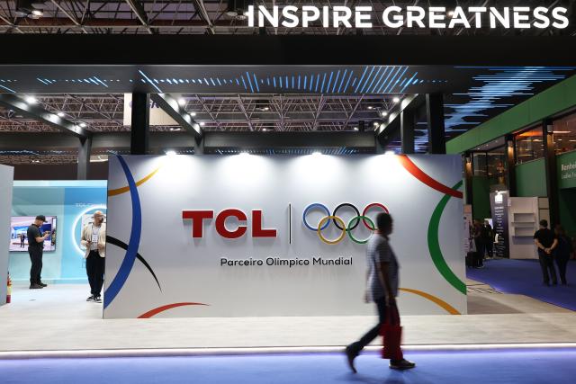 (261007) -- RIO DE JANEIRO, Oct. 7, 2026 (Xinhua) -- This photo taken on Oct. 6, 2026 shows the exhibition stand of TCL during the FEBRAVA Rio at the Riocentro convention and event center in Rio de Janeiro, Brazil. The three-day FEBRAVA Rio (Portuguese short for International Fair of Refrigeration, Air Conditioning, Ventilation, Heating, Air and Water Treatment) kicked off here on Tuesday. Some Chinese brands showcased their latest products during the fair, drawing great attention from visitors. (Xinhua/Jin Haoyuan)