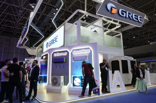 (261007) -- RIO DE JANEIRO, Oct. 7, 2026 (Xinhua) -- This photo taken on Oct. 6, 2026 shows the exhibition stand of Gree during the FEBRAVA Rio at the Riocentro convention and event center in Rio de Janeiro, Brazil. The three-day FEBRAVA Rio (Portuguese short for International Fair of Refrigeration, Air Conditioning, Ventilation, Heating, Air and Water Treatment) kicked off here on Tuesday. Some Chinese brands showcased their latest products during the fair, drawing great attention from visitors. (Xinhua/Jin Haoyuan)