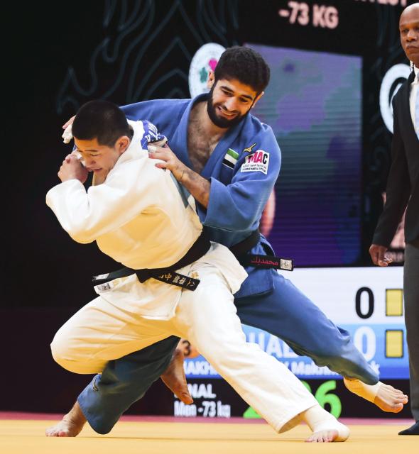 (261007) -- BAKU, Oct. 7, 2026 (Xinhua) -- Tanaka Ryuga of Japan (front) competes against Makhmadbek Makhmadbekov of the United Arab Emirates (back) during the gold medal bout of men's -73kg at the 2026 World Senior Judo Championships in Baku on Oct. 6, 2026. (Xinhua/Chen Junfeng)