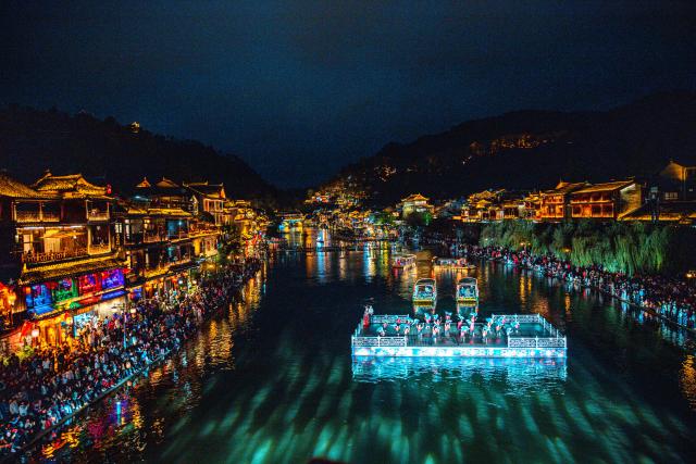 (261007) -- BEIJING, Oct. 7, 2026 (Xinhua) -- A National Day gala is held on the Tuojiang River at the ancient township of Fenghuang in Xiangxi Tujia and Miao Autonomous Prefecture, central China's Hunan Province, Oct. 1, 2026. (Photo by Hu Cong/Xinhua)