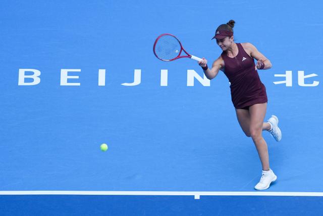(261007) -- BEIJING, Oct. 7, 2026 (Xinhua) -- Iva Jovic hits a return during the women's singles fourth round match between Iga Swiatek of Poland and Iva Jovic of the United States at 2026 China Open tennis tournament in Beijing, China, Oct. 7, 2026. (Xinhua/Ju Huanzong)