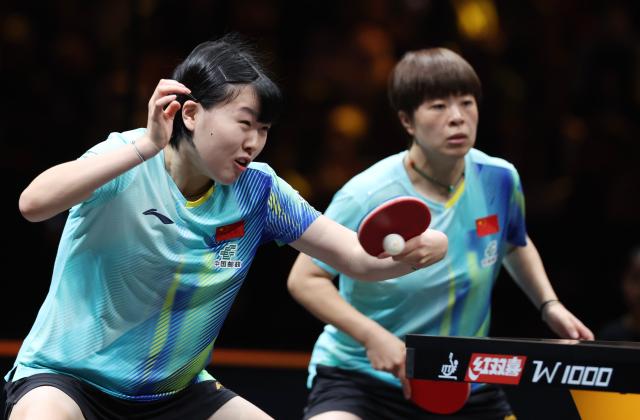 (261007) -- BEIJING, Oct. 7, 2026 (Xinhua) -- Wang Yidi/Jiang Yiyi (L) of China compete during the women's doubles round of 16 match between Wang Yidi/Jiang Yiyi of China and Shin Yubin/Joo Cheonhui of South Korea at 2026 World Table Tennis (WTT) China Smash in Beijing, China, Oct. 7, 2026. (Xinhua/Zhang Chenlin)