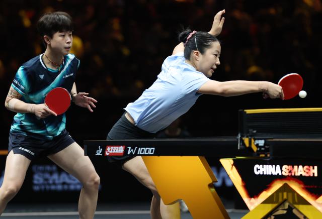 (261007) -- BEIJING, Oct. 7, 2026 (Xinhua) -- Shin Yubin (R)/Joo Cheonhui of South Korea compete during the women's doubles round of 16 match between Wang Yidi/Jiang Yiyi of China and Shin Yubin/Joo Cheonhui of South Korea at 2026 World Table Tennis (WTT) China Smash in Beijing, China, Oct. 7, 2026. (Xinhua/Zhang Chenlin)