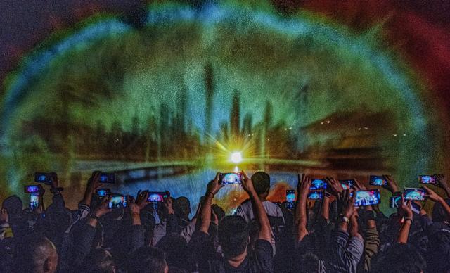 (261007) -- BEIJING, Oct. 7, 2026 (Xinhua) -- Tourists watch a 3D water screen movie at a tourist resort in Jiaozhou City, east China's Shandong Province, Oct. 6, 2026. People across the country enjoy themselves through various cultural and tourism activities and events during the National Day holiday. (Photo by Wang Zhaomai/Xinhua)