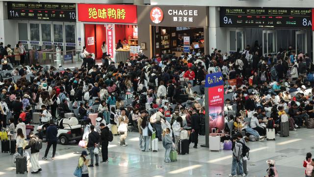 (261007) -- BEIJING, Oct. 7, 2026 (Xinhua) -- Passengers are seen at the waiting hall of Shenyang North Railway Station in Shenyang, northeast China's Liaoning Province, Oct. 7, 2026. As the National Day holiday is drawing to a close, return travel flows increase across the country. (Xinhua/Pan Yulong)
