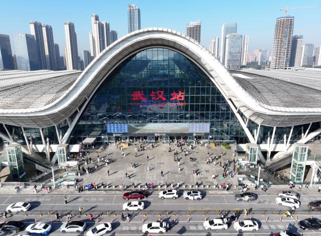 (261007) -- BEIJING, Oct. 7, 2026 (Xinhua) -- An aerial drone photo taken on Oct. 7, 2026 shows a view of Wuhan Railway Station in Wuhan, central China's Hubei Province. As the National Day holiday is drawing to a close, return travel flows increase across the country. (Photo by Zhao Jun/Xinhua)