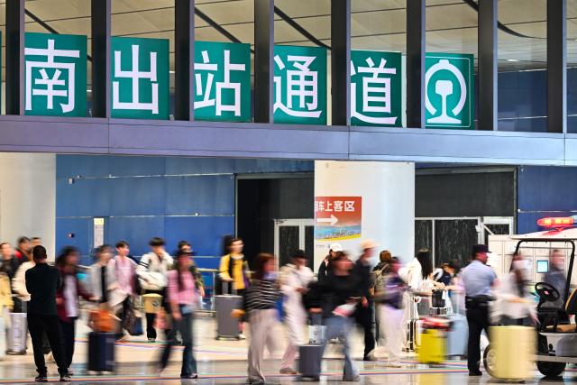 (261007) -- BEIJING, Oct. 7, 2026 (Xinhua) -- Passengers leave Tianjin West Railway Station in north China's Tianjin, Oct. 7, 2026. As the National Day holiday is drawing to a close, return travel flows increase across the country. (Xinhua/Zhao Zishuo)