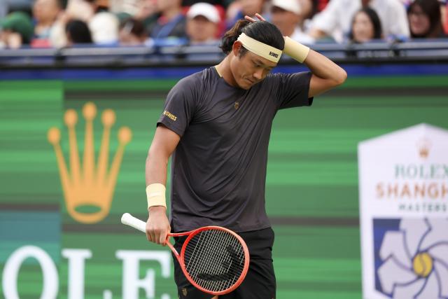 (261007) -- SHANGHAI, Oct. 7, 2026 (Xinhua) -- Zhang Zhizhen reacts during the men's singles first round match between Zhang Zhizhen of China and Tomas Machac of the Czech Republic at the 2026 ATP tour Shanghai Masters tennis tournament in Shanghai, China, Oct. 7, 2026. (Xinhua/Wang Xiang)