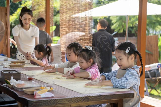 (261007) -- BEIJING, Oct. 7, 2026 (Xinhua) -- Children have fun by making food at a kitchen in Xingshan Village of Yuyao City, east China's Zhejiang Province, Oct. 7, 2026. People across the country enjoy themselves through various cultural and tourism activities and events during the National Day holiday. (Photo by Zhang Hui/Xinhua)