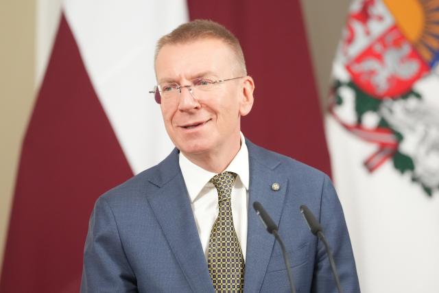 (261007) -- RIGA, Oct. 7, 2026 (Xinhua) -- Latvian President Edgars Rinkevics attends a press conference at the Riga Castle in Riga, Latvia, Oct. 7, 2026. Latvian President Edgars Rinkevics said on Tuesday that incumbent Prime Minister Andris Kulbergs would lead talks on forming the Baltic country's next government following his party's sweeping victory in last Saturday's parliamentary election. (Photo by Edijs Palens/Xinhua)