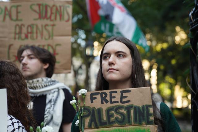 (261008) -- NEW YORK, Oct. 8, 2026 (Xinhua) -- People attend a pro-Palestinian march in New York, the United States, on Oct. 7, 2026. Multiple events were held in New York city on Wednesday to mark three years since the Gaza conflict erupted on Oct. 7, 2023. (Xinhua/Zhang Fengguo)