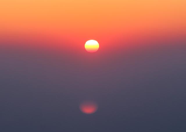 (261008) -- TAI'AN, Oct. 8, 2026 (Xinhua) -- This photo taken on Oct. 8, 2026 shows the sunrise at Mount Tai in Tai'an, east China's Shandong Province. (Xinhua/Chen Yehua)