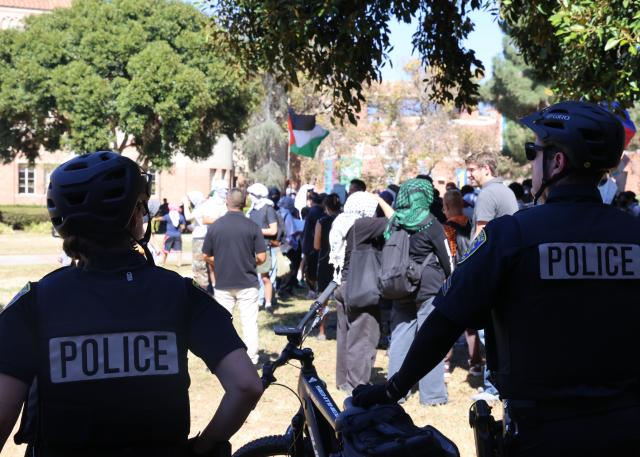 (261008) -- LOS ANGELES, Oct. 8, 2026 (Xinhua) -- A pro-Palestine protest is held at the University of California, Los Angeles (UCLA) campus in Los Angeles, California, the United States, Oct. 7, 2026. U.S. universities on Wednesday saw pro-Palestinian protesters gather at campus gates for demonstrations marking three years since the war in Gaza began.
   Dozens of protesters gathered Wednesday at the University of California, Los Angeles (UCLA), chanting slogans including "Stop the genocide" and "Free Palestine." (Photo by Zeng Hui/Xinhua)