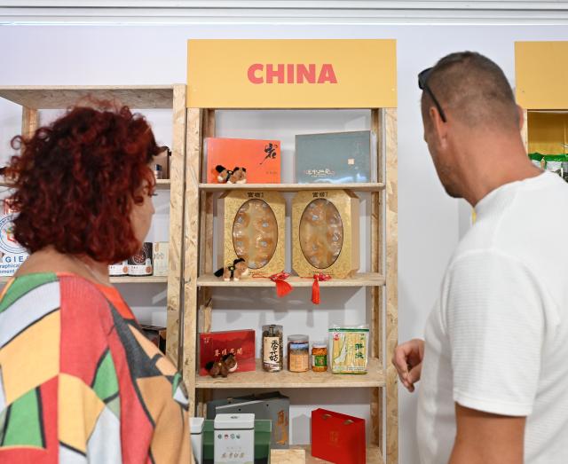 (261008) -- ROME, Oct. 8, 2026 (Xinhua) -- People visit the Chinese stand during the Food and Agriculture Organization of the United Nations Global Exhibition "From Seeds to Foods" in Rome, Italy, Oct. 8, 2026. (Photo by Alberto Lingria/Xinhua)