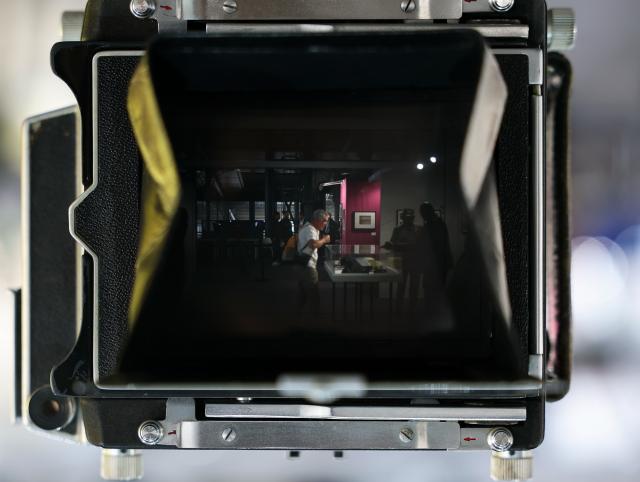 (261009) -- BEIJING, Oct. 9, 2026 (Xinhua) -- People visit an exhibition on the history of cameras and photography at the Salon Photo & Video in Paris, France, Oct. 8, 2026. The Salon Photo & Video opened in Paris on Thursday, featuring equipment displays, photography exhibitions, talks and hands-on activities. (Xinhua/Wu Huiwo)