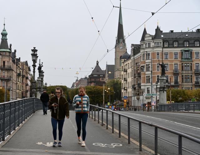 (261009) -- STOCKHOLM, Oct. 9, 2026 (Xinhua) -- People walk past a bridge in Stockholm, Sweden, Oct. 5, 2026. (Xinhua/Lyu You)