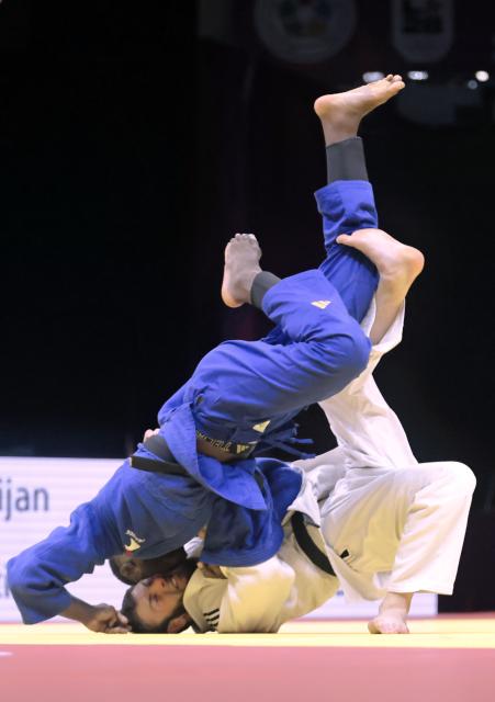 (261009) -- BAKU, Oct. 9, 2026 (Xinhua) -- Boris Rutovic of Serbia (bottom) fights against Maxime-Gael Ngayap Hambou of France during the men's -90kg bronze medal match at the 2026 World Senior Judo Championships in Baku on Oct. 8, 2026. (Xinhua/Chen Junfeng)