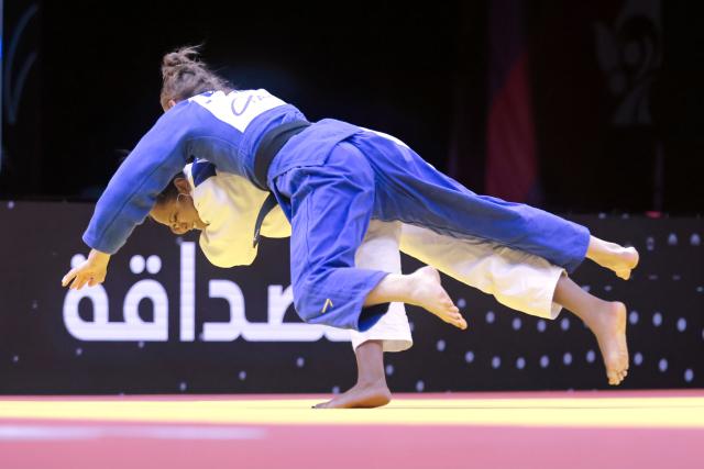 (261009) -- BAKU, Oct. 9, 2026 (Xinhua) -- Giovanna Scoccimarro (top) of Germany competes against Nauana Silva of Brazil in the women's -70kg bronze medal match at the 2026 World Senior Judo Championships in Baku on Oct. 8, 2026. (Xinhua/Chen Junfeng)