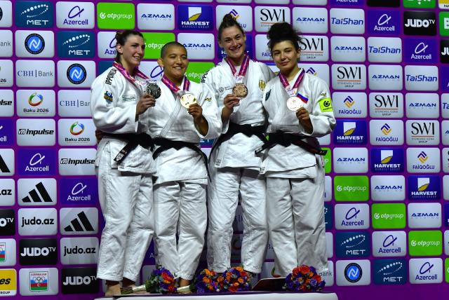 (261009) -- BAKU, Oct. 9, 2026 (Xinhua) -- (L to R) Silver medalist Michaela Polleres of Austria, gold medalist Ai Tsunoda Roustant of Spain, bronze medalists Giovanna Scoccimarro of Germany and Madina Taimazova of Russia pose on the podium for the women's -70kg at the 2026 World Senior Judo Championships in Baku on Oct. 8, 2026. (Xinhua/Chen Junfeng)