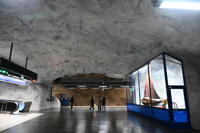 (261009) -- STOCKHOLM, Oct. 9, 2026 (Xinhua) -- This photo taken on Oct. 8, 2026 shows the interior of a metro station in Stockholm, Sweden. Many stations in Stockholm's metro system feature artworks, including murals and sculptures, bringing a distinctive artistic touch to platforms and passageways. (Xinhua/Lyu You)
