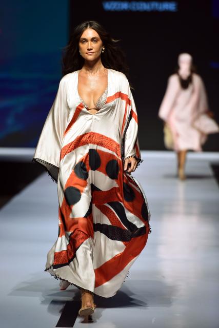 (261009) -- COLOMBO, Oct. 9, 2026 (Xinhua) -- A model presents a creation during the Mercedes-Benz Fashion Week Sri Lanka in Colombo, Sri Lanka on Oct. 8, 2026. The event is held here from Oct. 7 to 11. (Photo by Gayan Sameera/Xinhua)