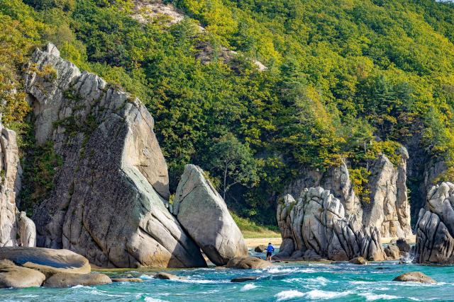 (261009) -- VLADIVOSTOK, Oct. 9, 2026 (Xinhua) -- This photo taken on Oct. 5, 2026 shows a view of the Lazovsky State Nature Reserve in the Russian Far East. The Lazovsky State Nature Reserve boasts a rich diversity of flora and fauna, and serves as one of the primary habitats for tigers in Russia. (Photo by Andrey Matveenko/Xinhua)