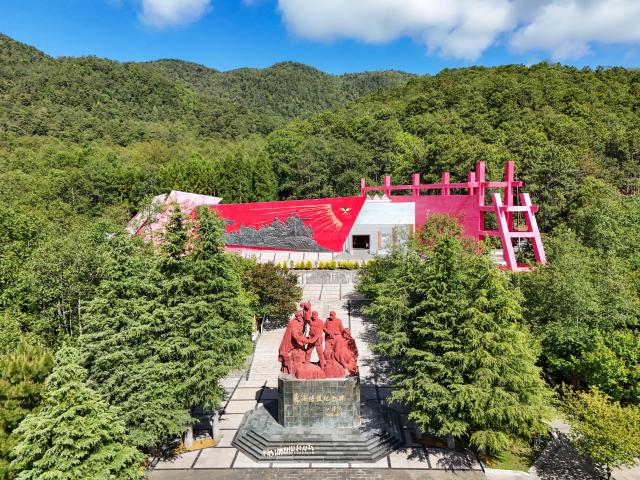 (261009) -- CHENGDU, Oct. 9, 2026 (Xinhua) -- An aerial drone photo taken on May 13, 2026 shows a memorial hall and a statue commemorating the historic Yihai Alliance during the Long March in Mianning County of Liangshan Yi Autonomous Prefecture, southwest China's Sichuan Province. The year 2026 marks the 90th anniversary of the victory of the Long March. Sichuan became closely tied to the Red Army's activities from 1935 to 1936. During the Long March, the Red Army crossed the Jinsha River, formed the Yihai Alliance, fought their way across the Dadu River, seized the Luding Bridge, scaled snow-capped mountains and traversed grasslands, and continued their march northward to victory. (Xinhua/Wang Xi)
