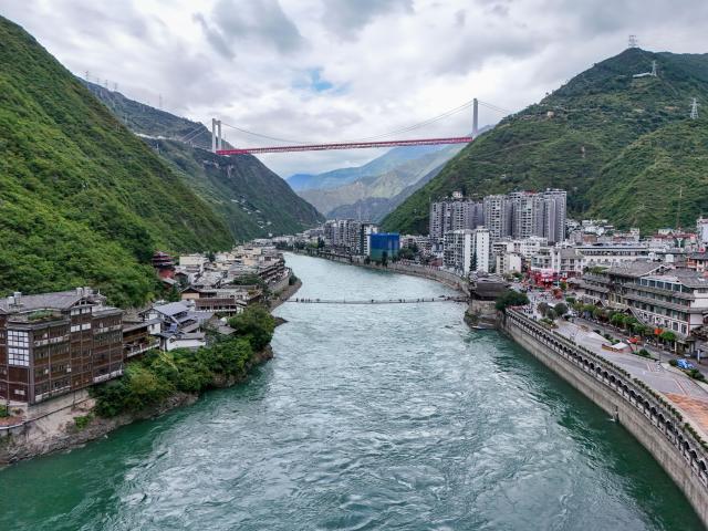 (261009) -- CHENGDU, Oct. 9, 2026 (Xinhua) -- An aerial drone photo taken on Spet. 16, 2026 shows a view of the Luding Bridge (bottom) in Luding County of Garze Tibetan Autonomous Prefecture, southwest China's Sichuan Province. The year 2026 marks the 90th anniversary of the victory of the Long March. Sichuan became closely tied to the Red Army's activities from 1935 to 1936. During the Long March, the Red Army crossed the Jinsha River, formed the Yihai Alliance, fought their way across the Dadu River, seized the Luding Bridge, scaled snow-capped mountains and traversed grasslands, and continued their march northward to victory. (Xinhua/Wang Xi)