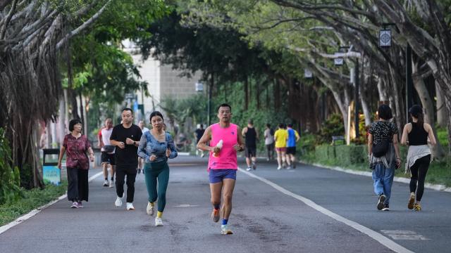 (261009) -- NANNING, Oct. 9, 2026 (Xinhua) -- Citizens jog and stride at Nanhu Park in Nanning, south China's Guangxi Zhuang Autonomous Region, Oct. 9, 2026. Located in the very heart of Nanning, Nanhu Park is widely known as the city's "green lung." Locals jog along the lakeside, stride on the promenades, and practice Taijiquan in the shade of ancient trees, fully immersing in the simple pleasure of outdoor exercises. (Xinhua/Zhang Ailin)