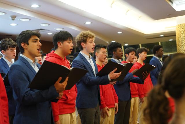 (261009) -- NEW YORK, Oct. 9, 2026 (Xinhua) -- Members of Young People's Chorus of New York City and Guangdong Experimental High School Choir perform during a joint concert themed "Youth Dialogue for the Future" in New York, the United States, Oct. 8, 2026. (Xinhua/Zhang Fengguo)