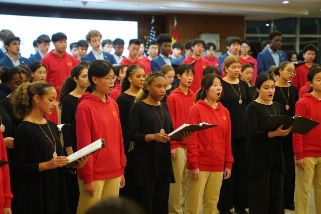 (261009) -- NEW YORK, Oct. 9, 2026 (Xinhua) -- Members of Young People's Chorus of New York City and Guangdong Experimental High School Choir perform during a joint concert themed "Youth Dialogue for the Future" in New York, the United States, Oct. 8, 2026. (Xinhua/Zhang Fengguo)