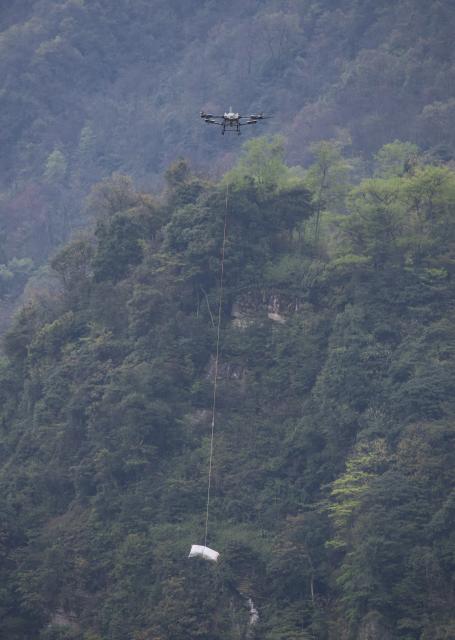 (261009) -- CHENGDU, Oct. 9, 2026 (Xinhua) -- A drone transports newly-harvested bamboo shoots from a highland planting base in Ebian Yi Autonomous County of Leshan City, southwest China's Sichuan Province, April 2, 2026. (Photo by Kong Sheng/Xinhua)