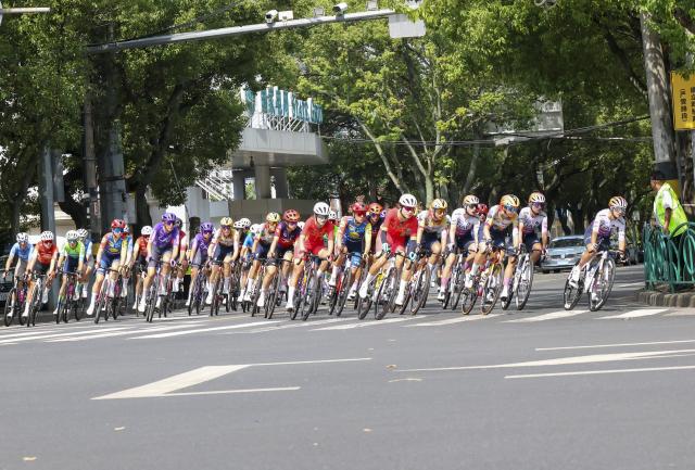 (261009) -- SHANGHAI, Oct. 9, 2026 (Xinhua) -- Cyclists compete during the Stage 1 of the UCI Women's WorldTour Tour of Chongming Island road cycling race in Shanghai, east China, Oct. 9, 2026. (Xinhua/Chen Haoming)