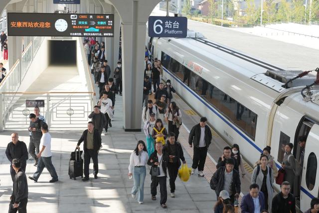 (261009) -- ANKANG, Oct. 9, 2026 (Xinhua) -- Passengers are pictured at the Ankang West Railway Station in Ankang, northwest China's Shaanxi Province, Oct. 8, 2026.
  The city of Ankang receives a surging number of tourists, thanks to the Xi'an-Ankang high-speed railway officially put into operation on Sept. 28 this year. The travel time between Xi'an, capital of Shaanxi, and Ankang has been slashed to less than one hour. (Xinhua/Shao Rui)