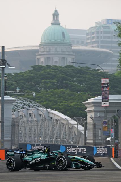 (261009) -- SINGAPORE, Oct. 9, 2026 (Xinhua) -- Aston Martin's Lance Stroll of Canada drives during the practice session of the Formula One Singapore Grand Prix at the Marina Bay Street Circuit in Singapore, Oct. 9, 2026. (Photo by Then Chih Wey/Xinhua)