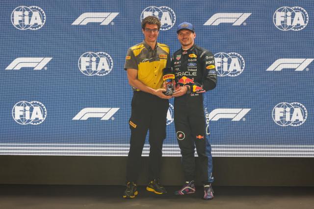 (261009) -- SINGAPORE, Oct. 9, 2026 (Xinhua) -- Red Bull's Max Verstappen (R) of the Netherlands receives Sprint Pole award after the sprint qualifying session of the Formula One Singapore Grand Prix at the Marina Bay Street Circuit in Singapore, Oct. 9, 2026. (Photo by Qian Jun/Xinhua)