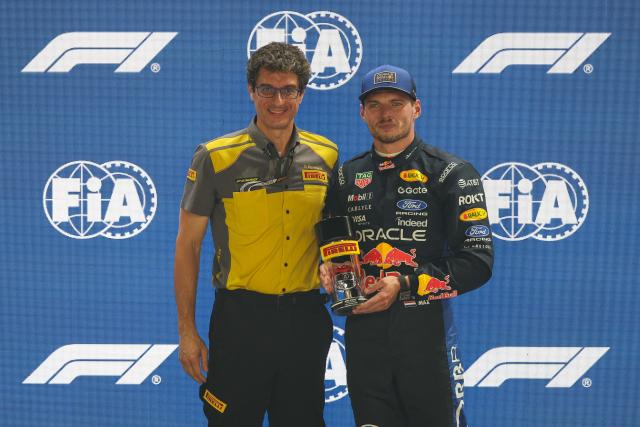 (261009) -- SINGAPORE, Oct. 9, 2026 (Xinhua) -- Red Bull's Max Verstappen (R) of the Netherlands receives Sprint Pole award after the sprint qualifying session of the Formula One Singapore Grand Prix at the Marina Bay Street Circuit in Singapore, Oct. 9, 2026. (Photo by Qian Jun/Xinhua)