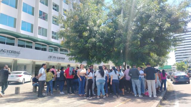 (261009) -- PANAMA CITY, Oct. 9, 2026 (Xinhua) -- People gather outside following a major earthquake in Panama City, Panama, Oct. 9, 2026. A major earthquake struck Panama on Friday. (Photo by Maria Carrasquilla/Xinhua)