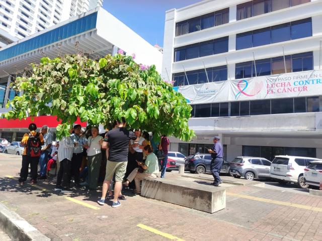 (261009) -- PANAMA CITY, Oct. 9, 2026 (Xinhua) -- People gather outside following a major earthquake in Panama City, Panama, Oct. 9, 2026. A major earthquake struck Panama on Friday. (Photo by Maria Carrasquilla/Xinhua)