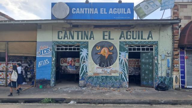 (261009) -- SONA, Oct. 9, 2026 (Xinhua) -- A damaged building is pictured following an earthquake in Sona, Veraguas Province, Panama, Oct. 9, 2026. A major earthquake struck Panama on Friday. (Xinhua)