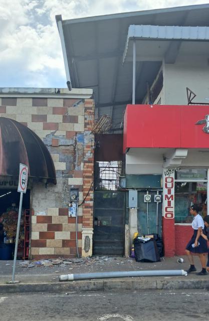 (261009) -- SONA, Oct. 9, 2026 (Xinhua) -- A damaged building is pictured following an earthquake in Sona, Veraguas Province, Panama, Oct. 9, 2026. A major earthquake struck Panama on Friday. (Xinhua)