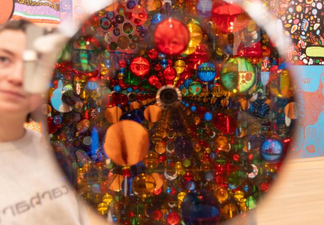 (261009) -- AMSTERDAM, Oct. 9, 2026 (Xinhua) -- A visitor views an art work of Japanese artist Yayoi Kusama during a major retrospective at the Stedelijk Museum in Amsterdam, the Netherlands, Oct. 9, 2026. (Photo by Sylvia Lederer/Xinhua)