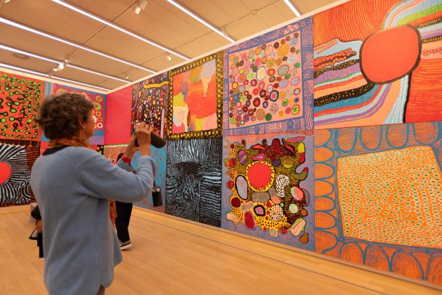 (261009) -- AMSTERDAM, Oct. 9, 2026 (Xinhua) -- A visitor views art works of Japanese artist Yayoi Kusama during a major retrospective at the Stedelijk Museum in Amsterdam, the Netherlands, Oct. 9, 2026. (Photo by Sylvia Lederer/Xinhua)