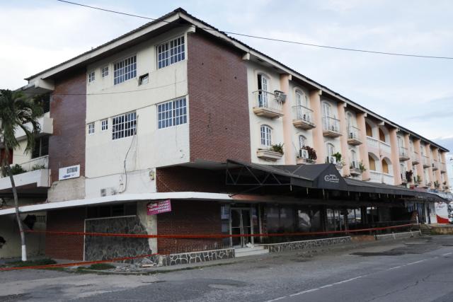 (261009) -- PENONOME(PANAMA), Oct. 9, 2026 (Xinhua) -- A damaged building is pictured after an earthquake in Penonome, central Cocle Province of Panama, Oct. 9, 2026. A major earthquake struck Panama on Friday. (Photo by Daniel Gonzalez/Xinhua)