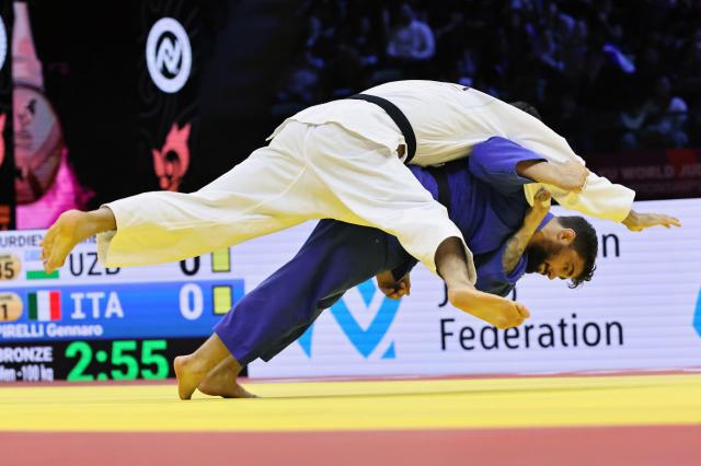 (261010) -- BAKU, Oct. 10, 2026 (Xinhua) -- Gennaro Pirelli (bottom) of Italy fights with Tulkinbek Turdiev of Uzbekistan during the men's -100kg bronze medal match at the 2026 World Senior Judo Championships in Baku, Azerbaijan, Oct. 9, 2026. (Xinhua/Chen Junfeng)