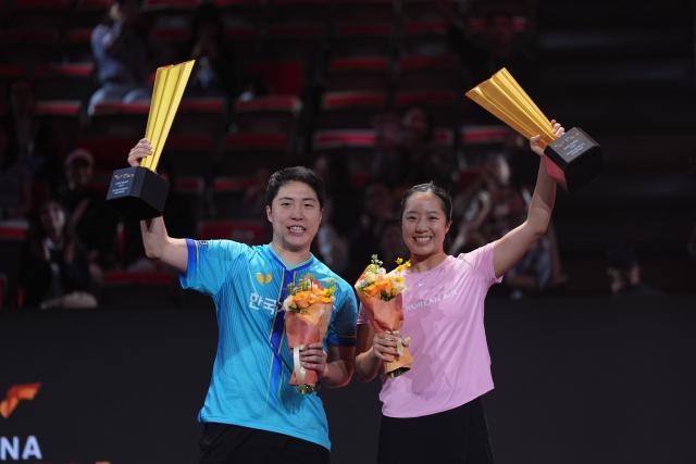 (261010) -- BEIJING, Oct. 10, 2026 (Xinhua) -- Lim Jonghoon (L)/Shin Yubin of South Korea celebrate with their trophies after winning the mixed doubles final match against Lin Yun-Ju/Cheng I-Ching of Chinese Taipei at 2026 World Table Tennis (WTT) China Smash in Beijing, China, Oct. 9, 2026. (Xinhua/Xie Han)