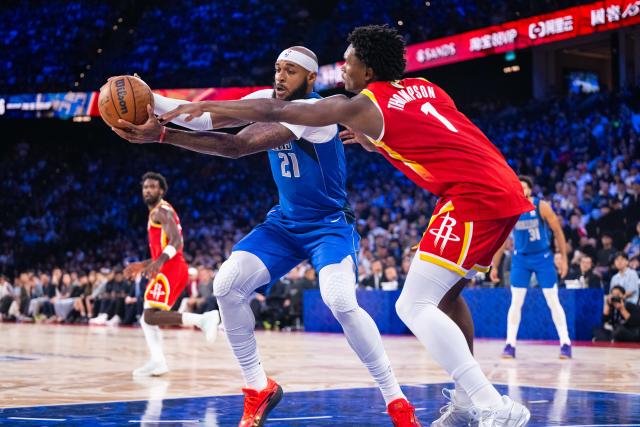 (261010) -- MACAO, Oct. 10, 2026 (Xinhua) -- Daniel Gafford (L) of Dallas Mavericks vies with Amen Thompson of Houston Rockets during the 2026-2027 NBA preseason game between Houston Rockets and Dallas Mavericks in Macao, south China, Oct. 9, 2026. (Xinhua/Cheong Kam Ka)